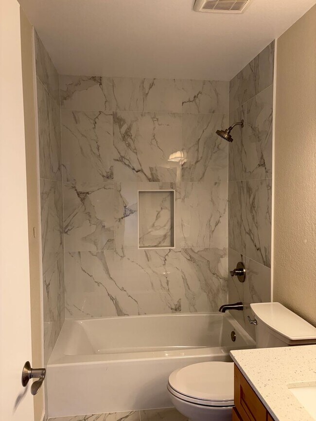 Building Photo - 244 Park Pl Dr