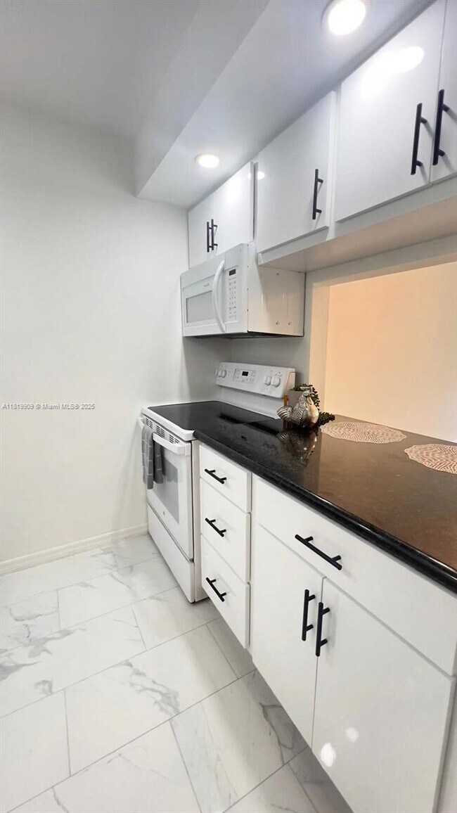 Building Photo - 11453 NW 39th Ct