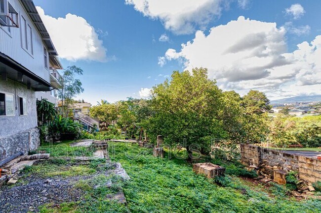 Building Photo - 1242 Mamalu St