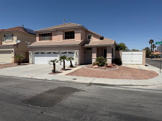 Building Photo - Beautiful Home with Pool near Tropicana and Buffalo