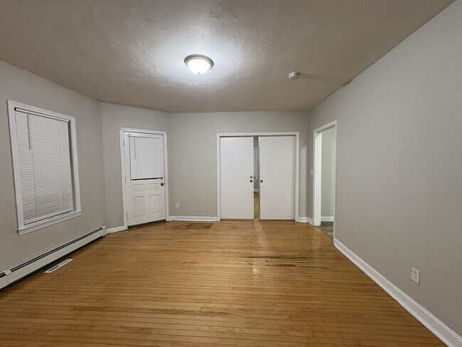 Building Photo - 171 Pleasant St