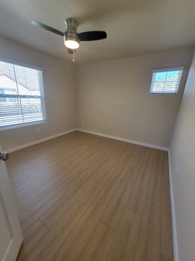 Building Photo - Gorgeous Condo in the heart of Folsom Community