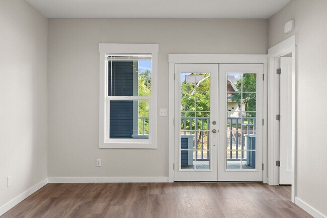 Building Photo - 717 W Spofford Ave