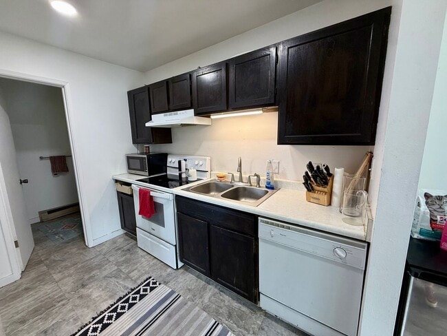 Building Photo - 2311/2313 W Foothills Drive