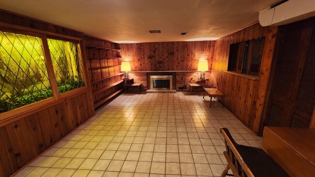 Building Photo - 1806 Courtland Ave