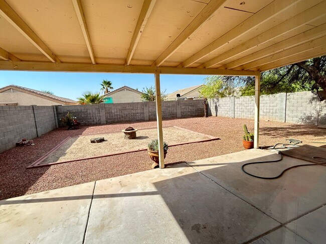 Building Photo - Charming Pocket Neighborhood.