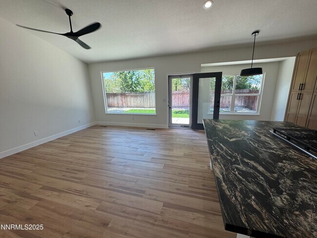 Building Photo - 1665 Southview Dr