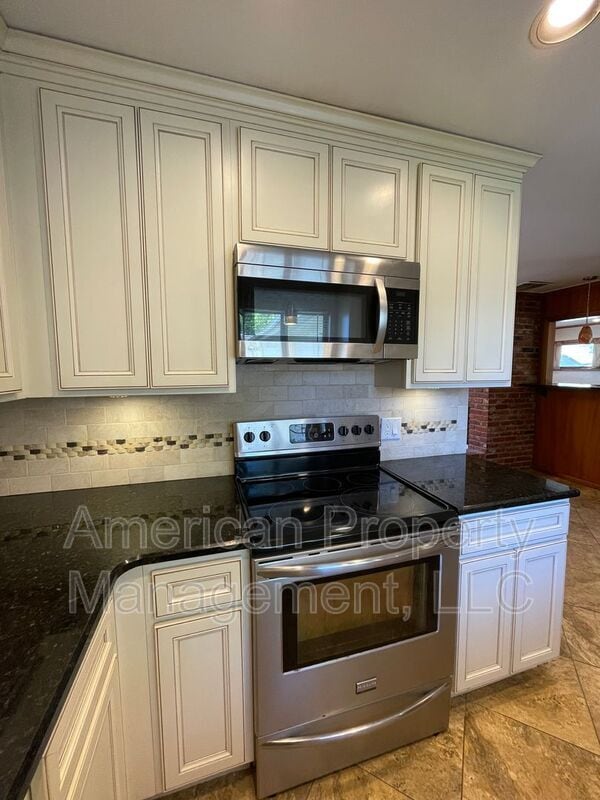 Building Photo - 5147 S Toledo Ave