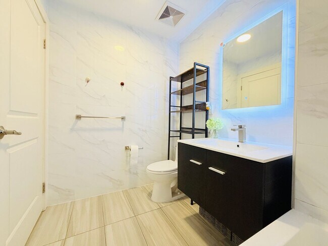 Building Photo - Charming 1BR Condo in Rego Park