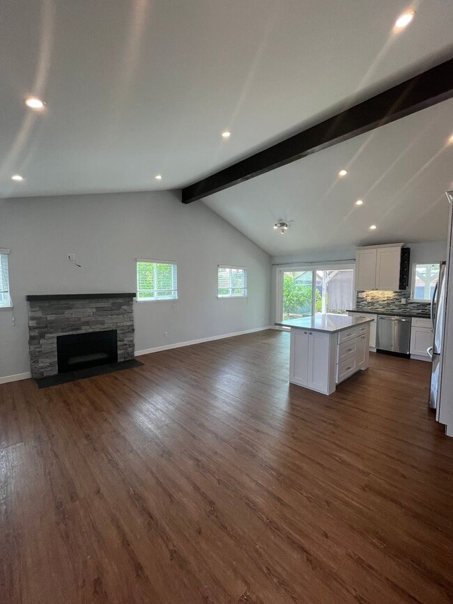 Building Photo - CHARMING 3BD/2BA SINGLE FAMILY HOME IN CLA...