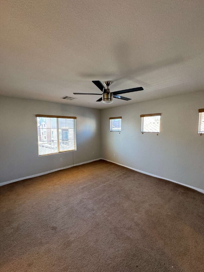 Building Photo - 3 Bed 3.5 Bath Summerlin