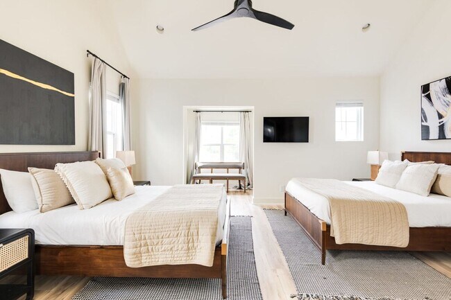 Building Photo - Fully Furnished - Designer Home (Flexible Lease Options)