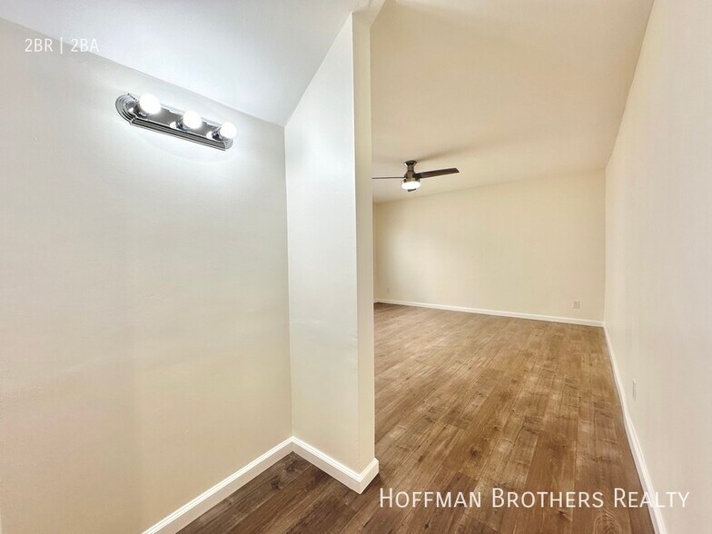 Building Photo - 1206 S Holt Ave