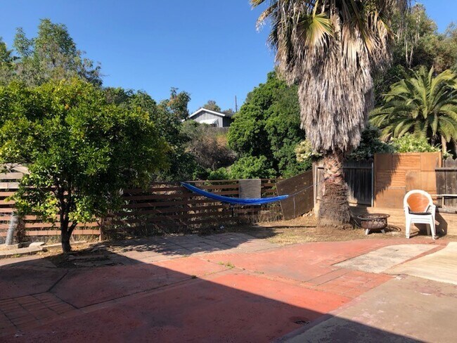 Building Photo - Rarely Available Private 5 Bed 3 Bath House w/ 2 Masters