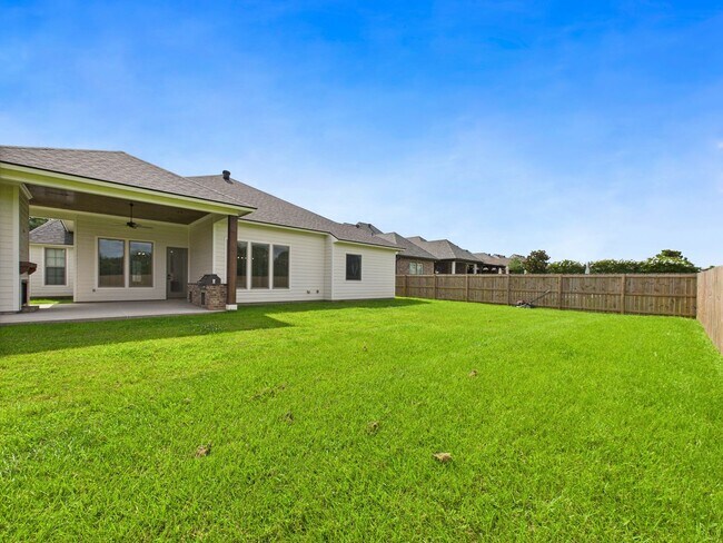 Building Photo - Stunning New Construction 4 Bed 3.5 Bath- ...