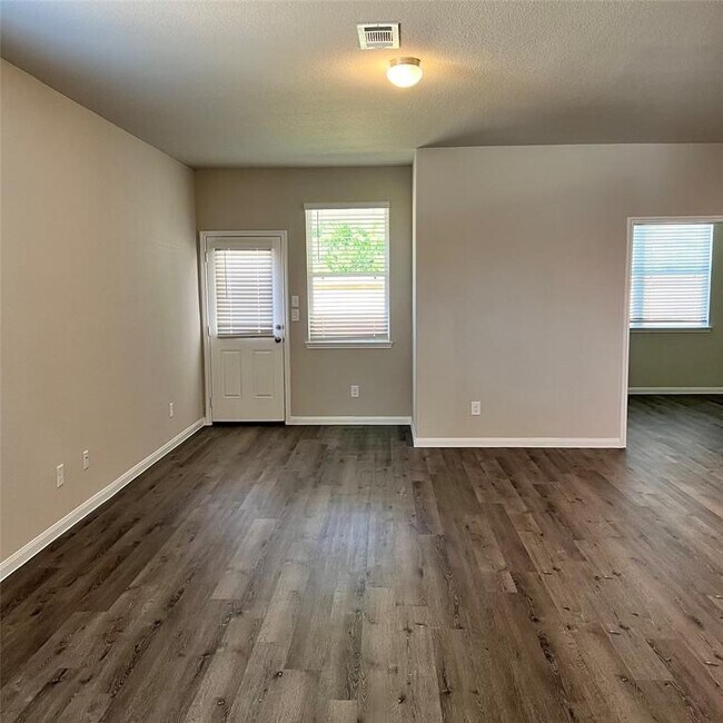 Building Photo - 25396 Grotto Falls Ln