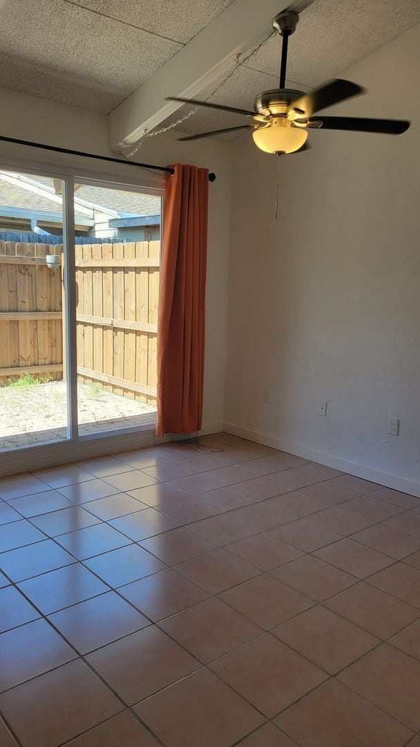 Building Photo - Annual UNfurnished renovated 2/1 condo dow...