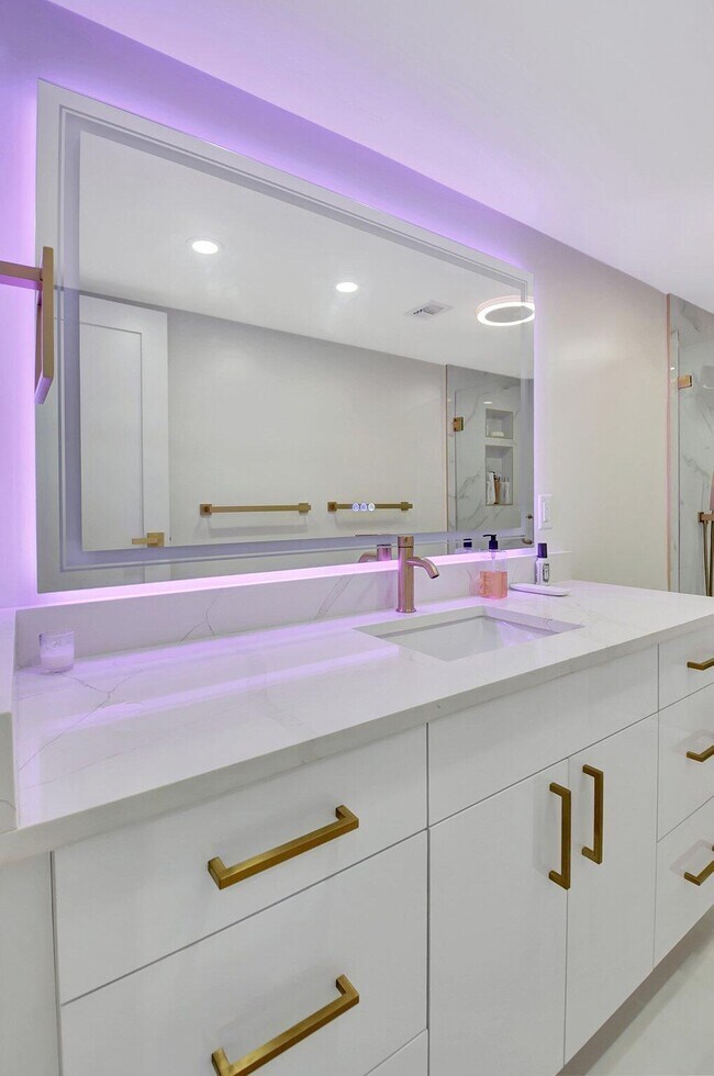 Building Photo - 5440 N Ocean Dr