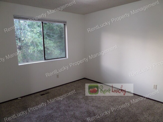 Building Photo - Lee-Federal Way Duplex
