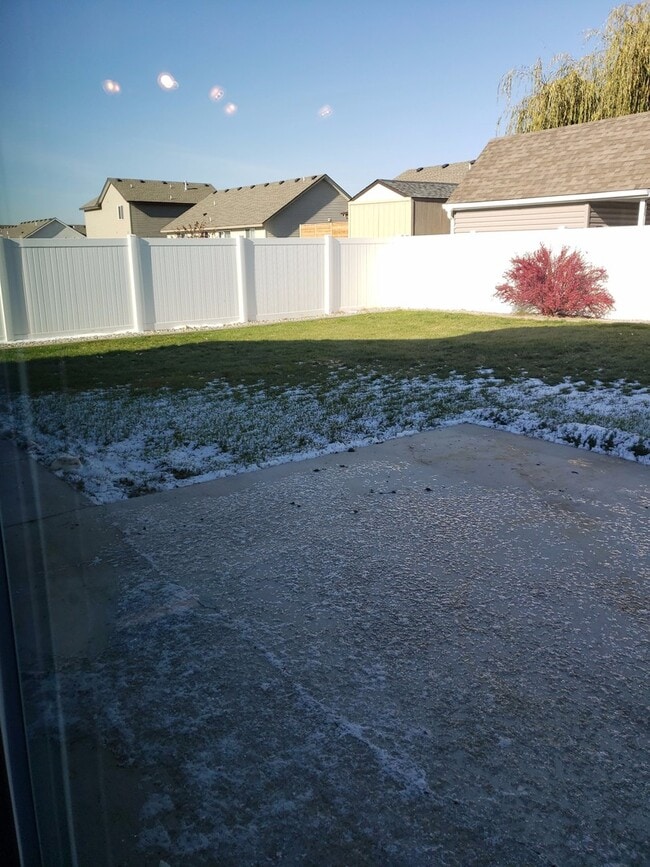 Building Photo - Beautiful 3 bedroom 2.5 bath CDA Home for ...
