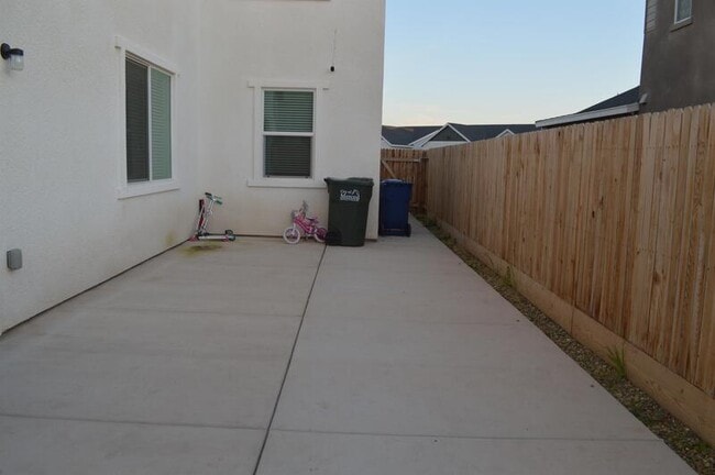 Building Photo - 2459 Robledo Wy