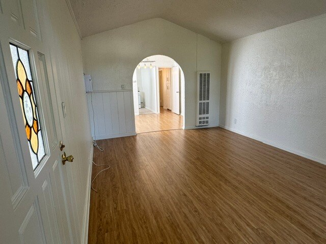 Building Photo - 942 Havenhurst Dr