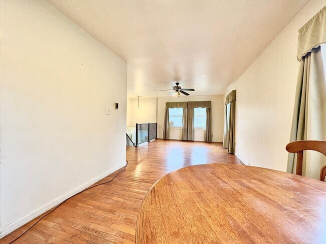 Building Photo - 2306 Elwood Ave