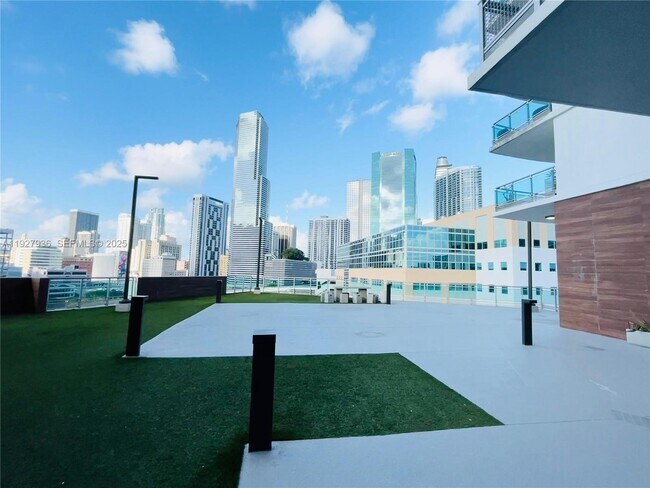 Building Photo - 350 S Miami Ave