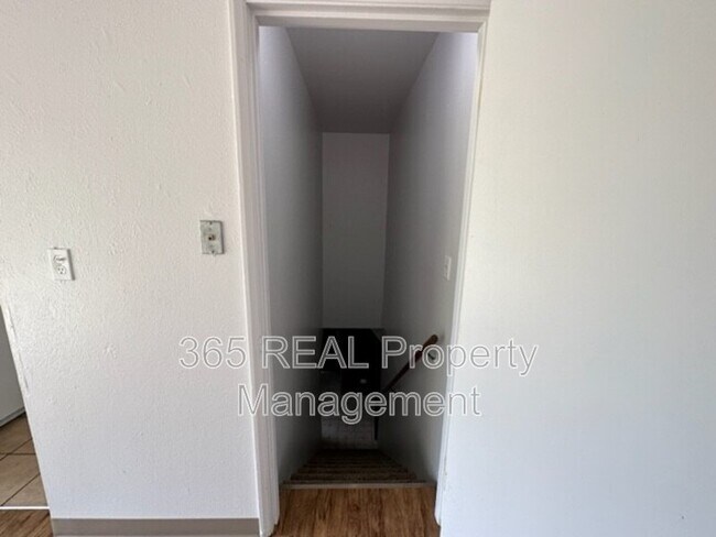 Building Photo - 2446 25th Ave