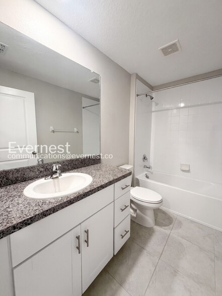 Building Photo - 946 Royal Empress Dr