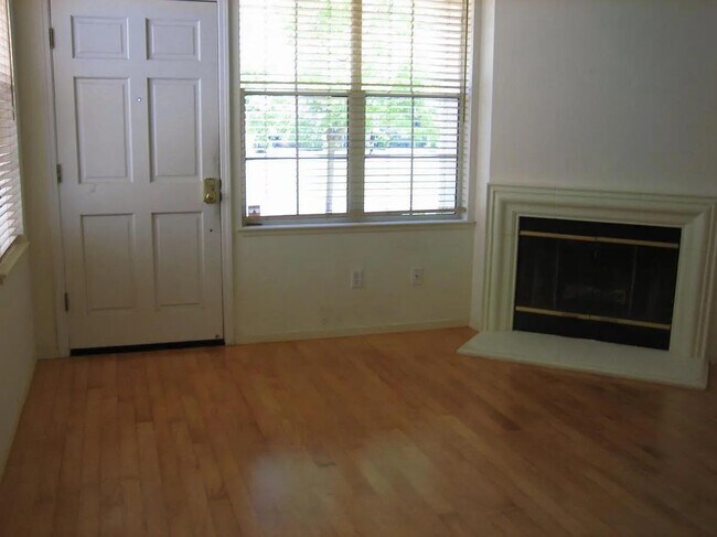 Building Photo - 106 Concord Cir