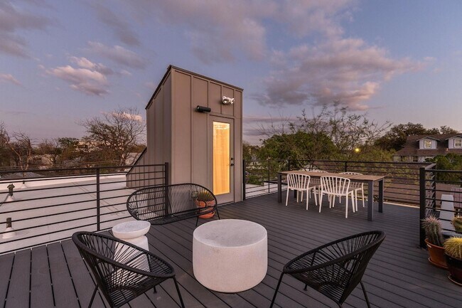 Building Photo - 1502 Waller St