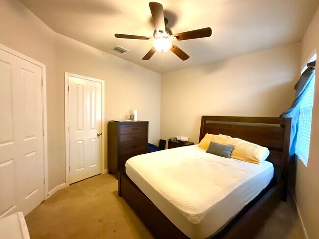 Building Photo - *COMING SOON* Modern Home with Fenced Backyard, Community Pool & Playground!