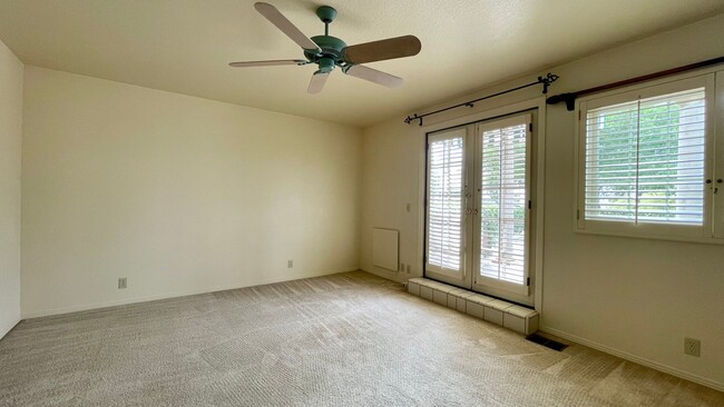 Building Photo - Stoneridge Garden Home with Air Conditioning *Available August 2026