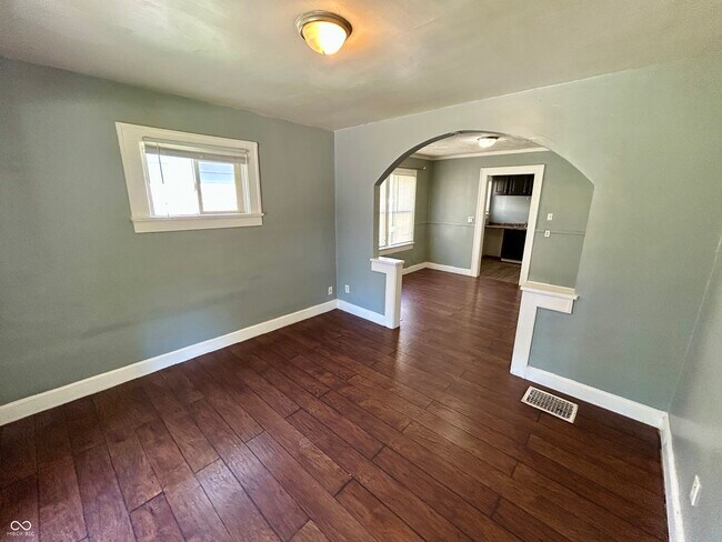 Building Photo - 2911 E Brookside Ave
