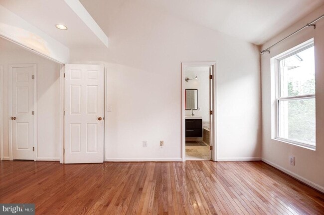 Building Photo - 12050 Edgemere Cir