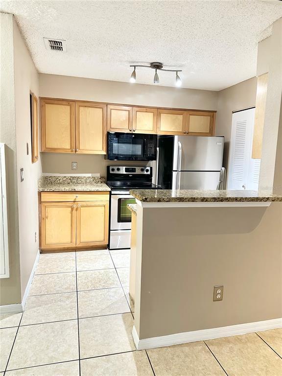 Building Photo - 1055 S Hiawassee Rd