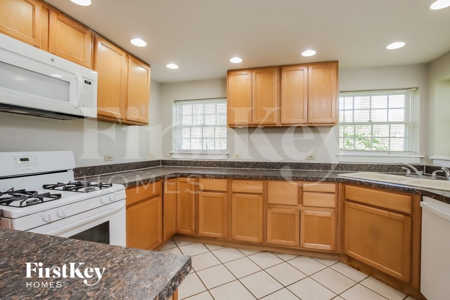 Building Photo - 1399 Sheridan Rd