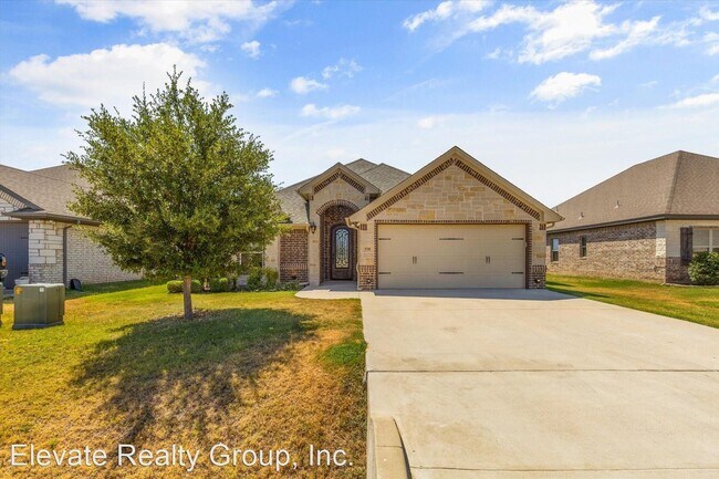 Primary Photo - 3 br, 2 bath House - 538 Clearwater Pl