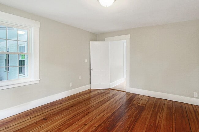 Building Photo - 35 Souhegan St