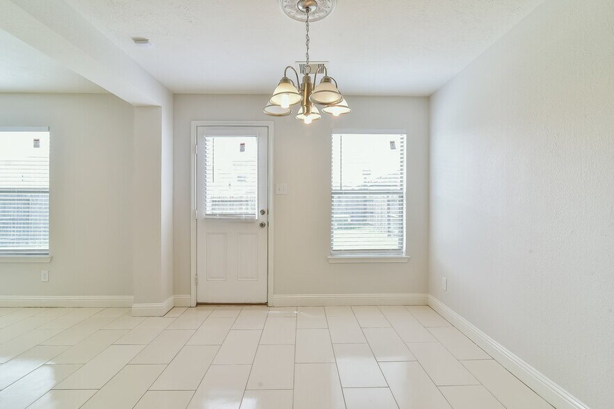 Building Photo - 18427 Westgate Pasture Ln