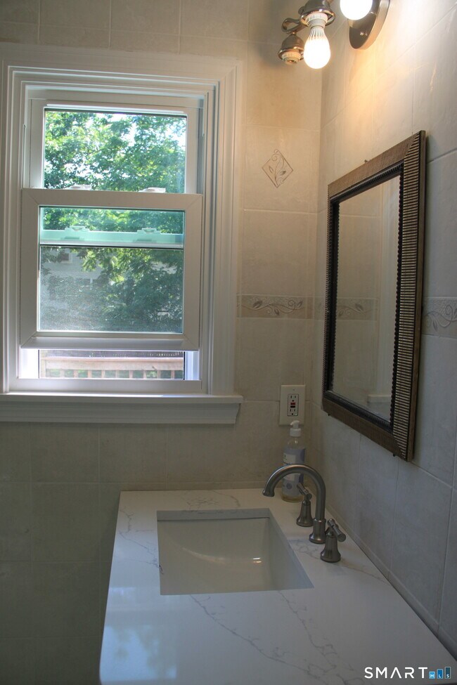 Building Photo - 124 Harbor Dr