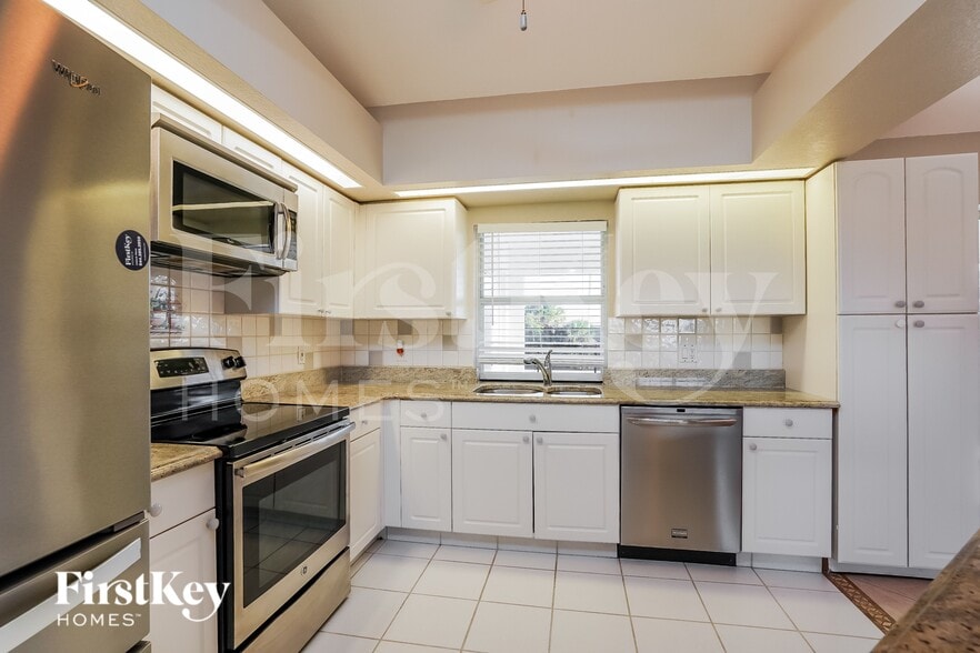 Building Photo - 2223 NE 1st Terrace