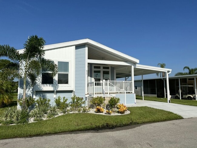 Building Photo - 813 Avanti Way Blvd