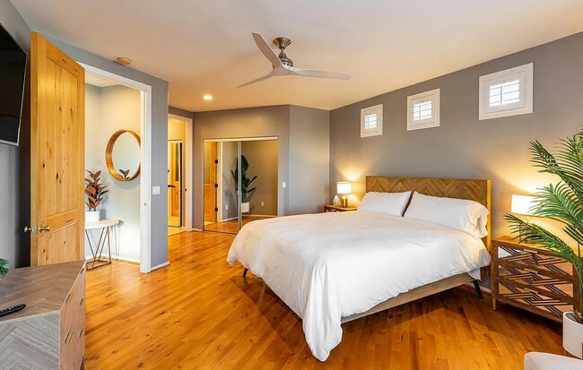 Building Photo - Luxurious Carlsbad Beach Townhouse - Your ...