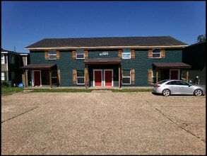 Building Photo - 1912 Sanford Dr