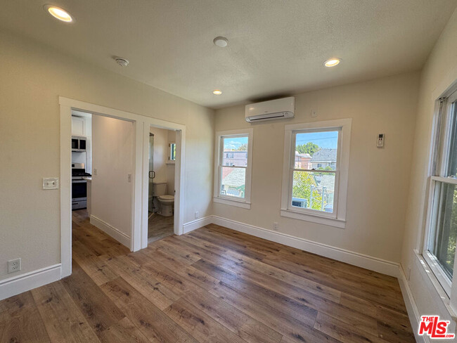Building Photo - 1828 S Gramercy Pl