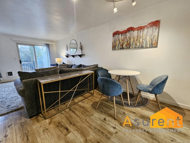 Building Photo - Fully Furnished Private Setting Townhouse, 2 Bedroom- 1.5 Bathroom, centrally located in Ashland