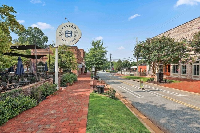 Building Photo - Spacious 5BR Home in Senoia — Golf Cart to Downtown