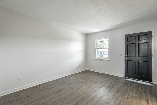 Building Photo - 7437 Private Ln